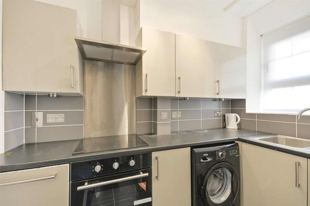 Property photo 3 of 6 Kitchen