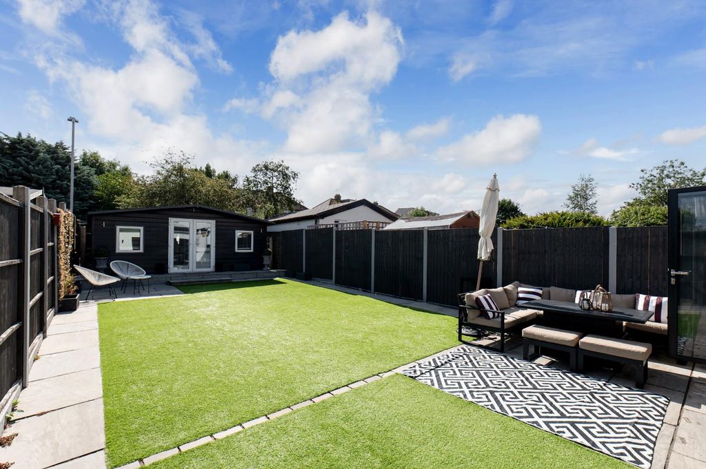 Property photo 3 of 22 Hartfield Road (1).Jpg