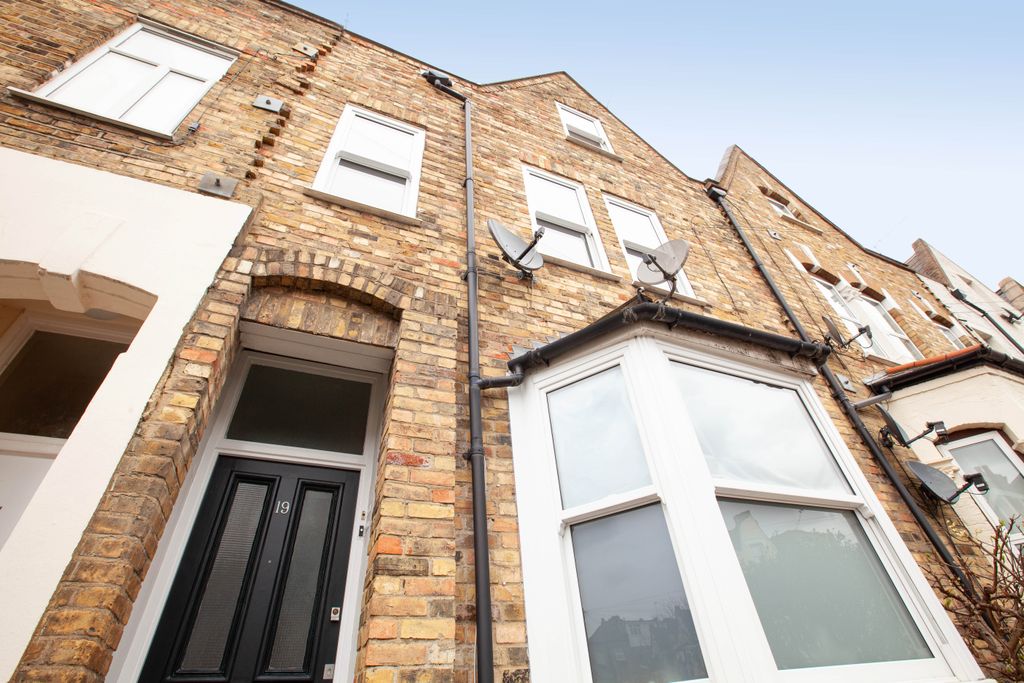 Property photo 1 of 11