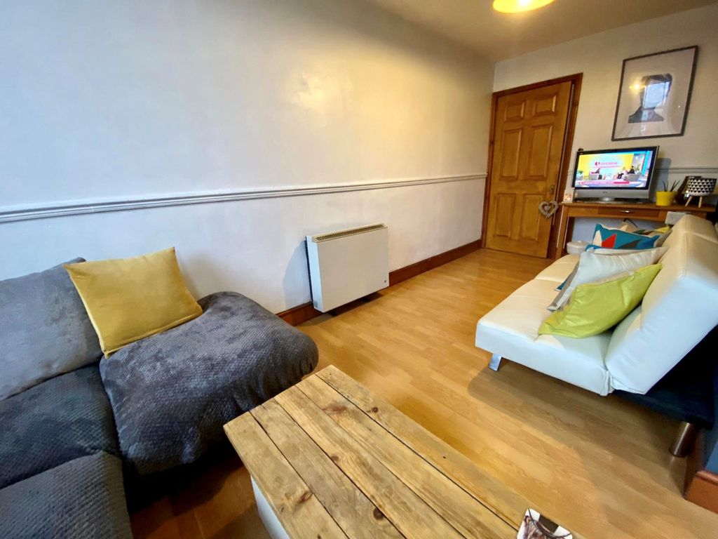 Property photo 3 of 6