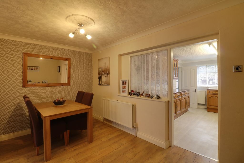 Property photo 3 of 14 Dining Area