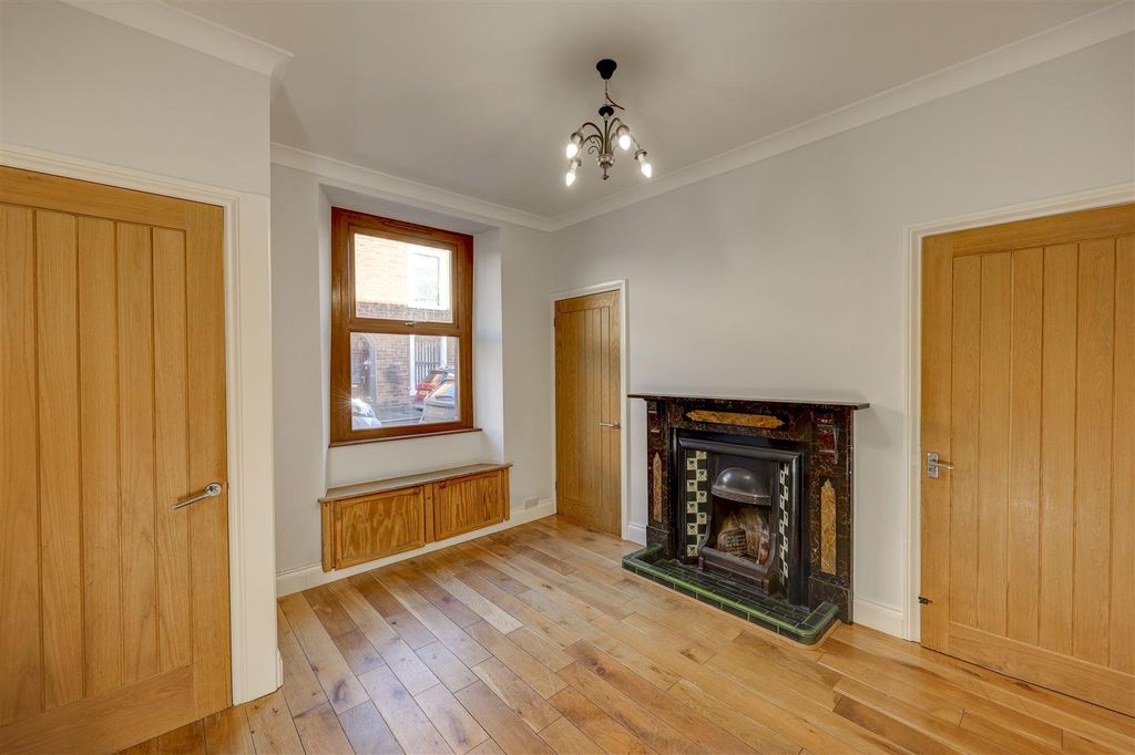 Property photo 2 of 15 Lounge