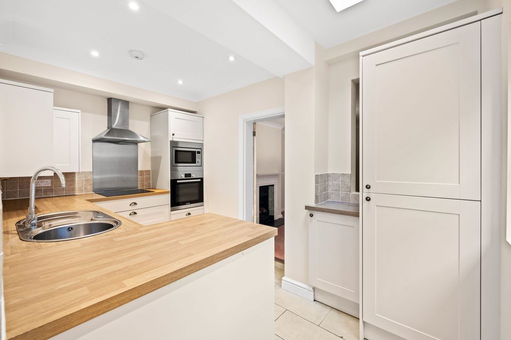 Property photo 3 of 17 Kitchen