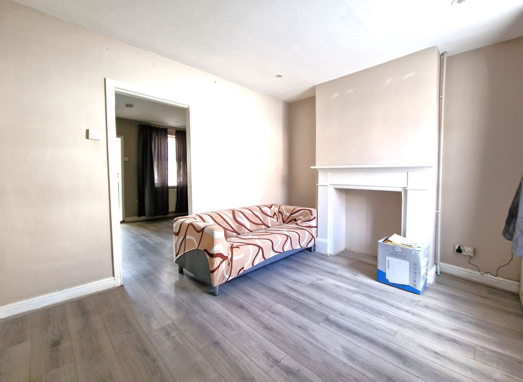 Property photo 2 of 30 Living Room