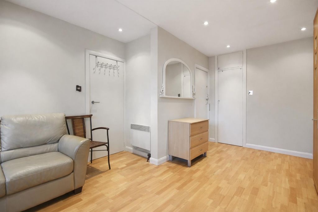 Property photo 3 of 8