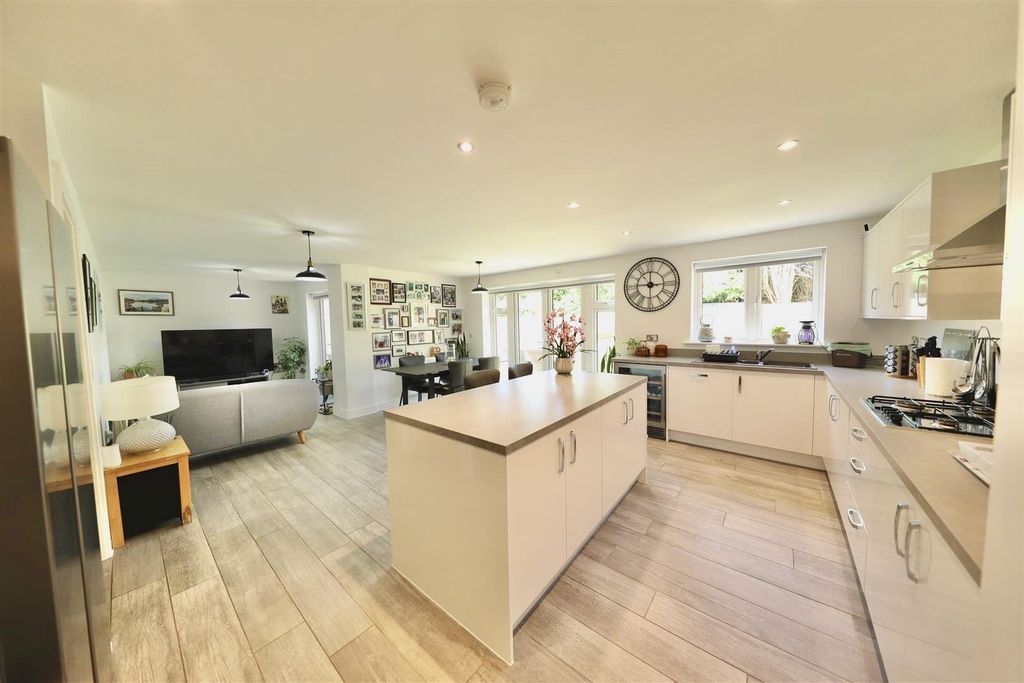 Property photo 2 of 28 3Kvxsjqt5K6Xswugsho-BA.Jpg