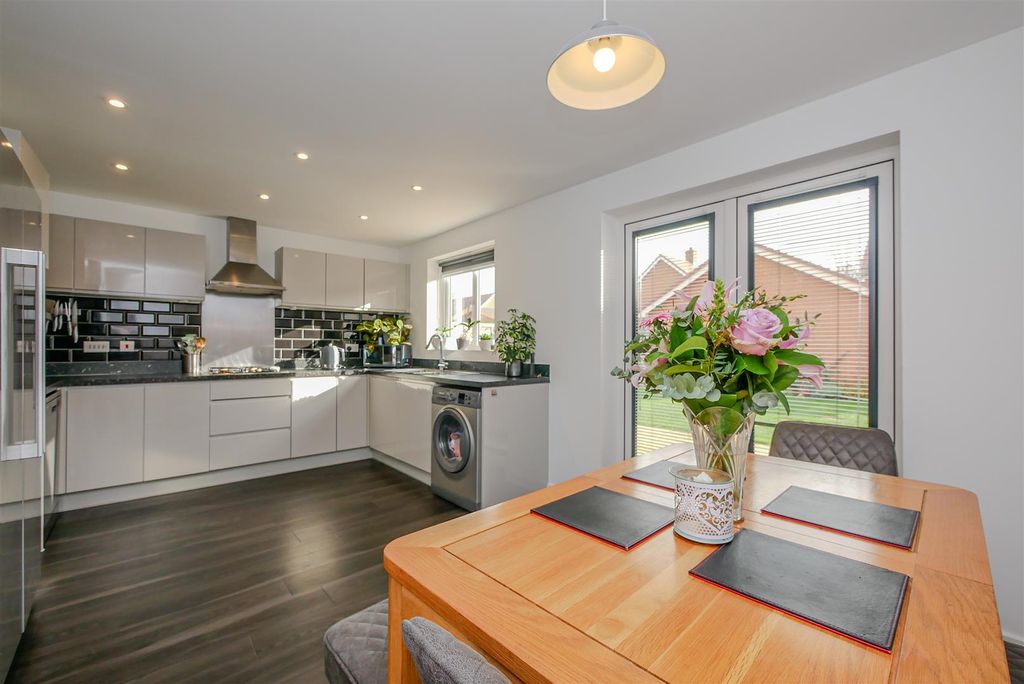 Property photo 2 of 16 Kitchen/Diner