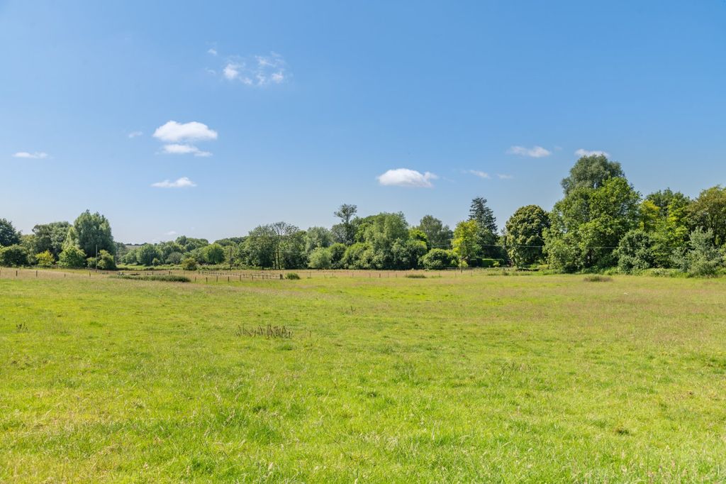 Property photo 3 of 19 Paddock