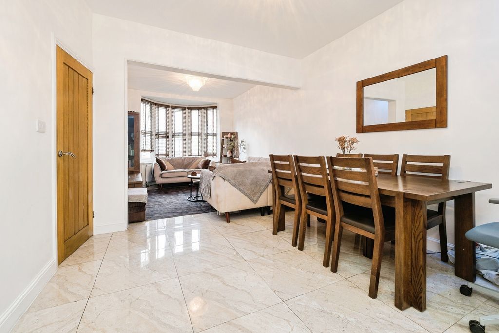 Property photo 2 of 19 Pbox-Img.Jpg