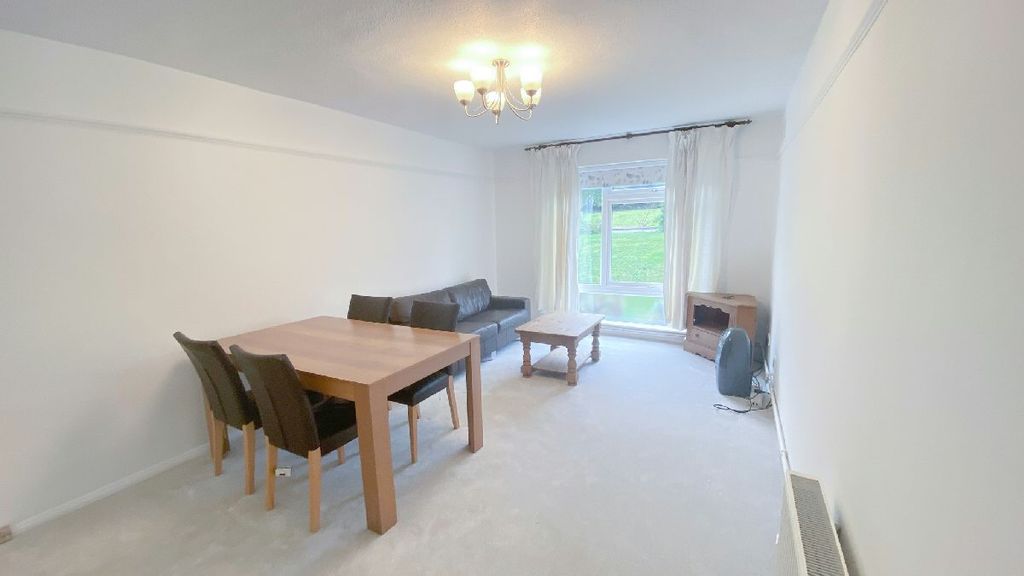 Property photo 3 of 17 2nd Photo Of Lounge