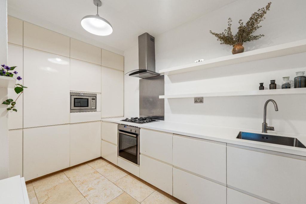 Property photo 3 of 32 Breakfasting Kitchen