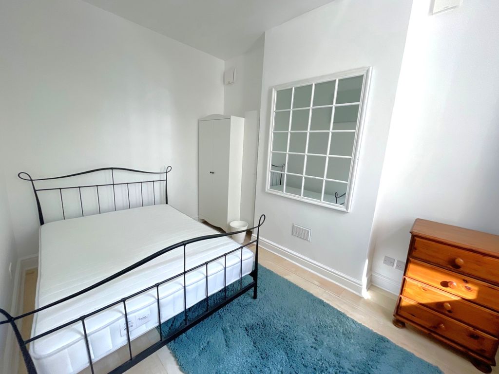 Property photo 2 of 6 d84d5E1B-F2B3-4407-A1E8-95B0E7A0933A