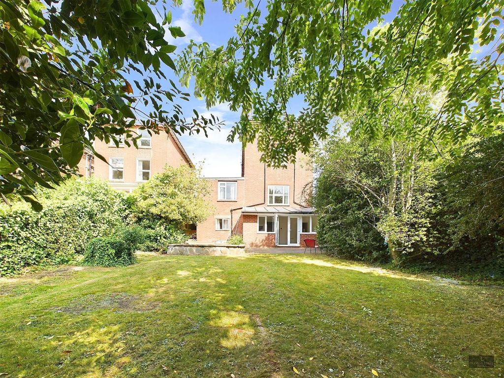Property photo 3 of 20 Cam02887G0-Pr0241-Still011.Jpg