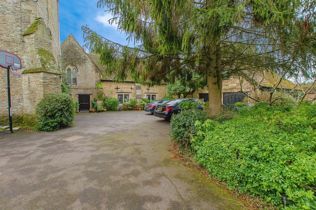 Property photo 2 of 30