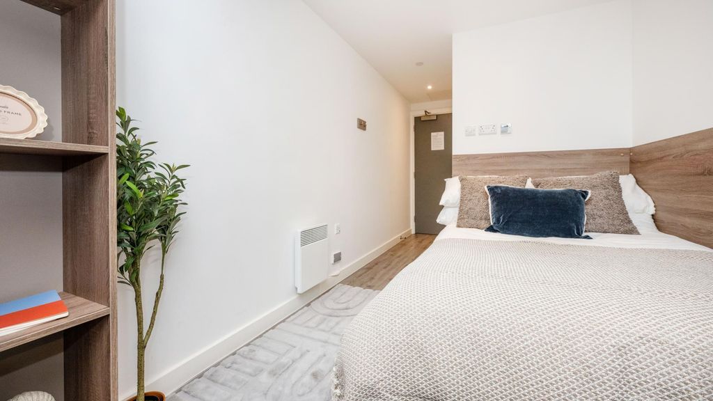 Property photo 2 of 41