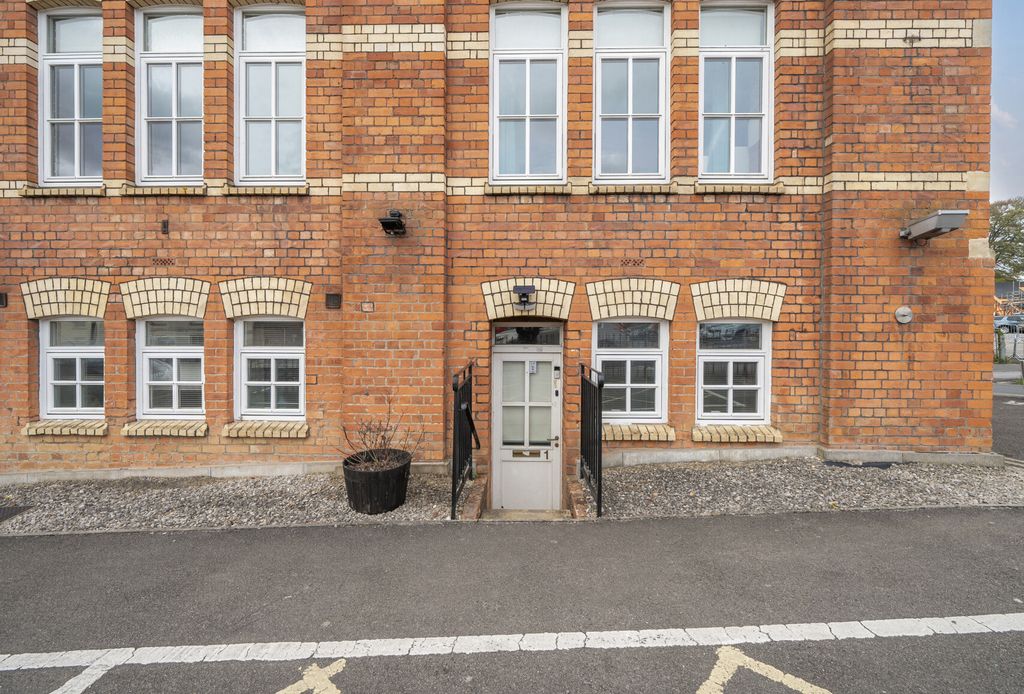 Property photo 1 of 15 1439664-13-69E108...