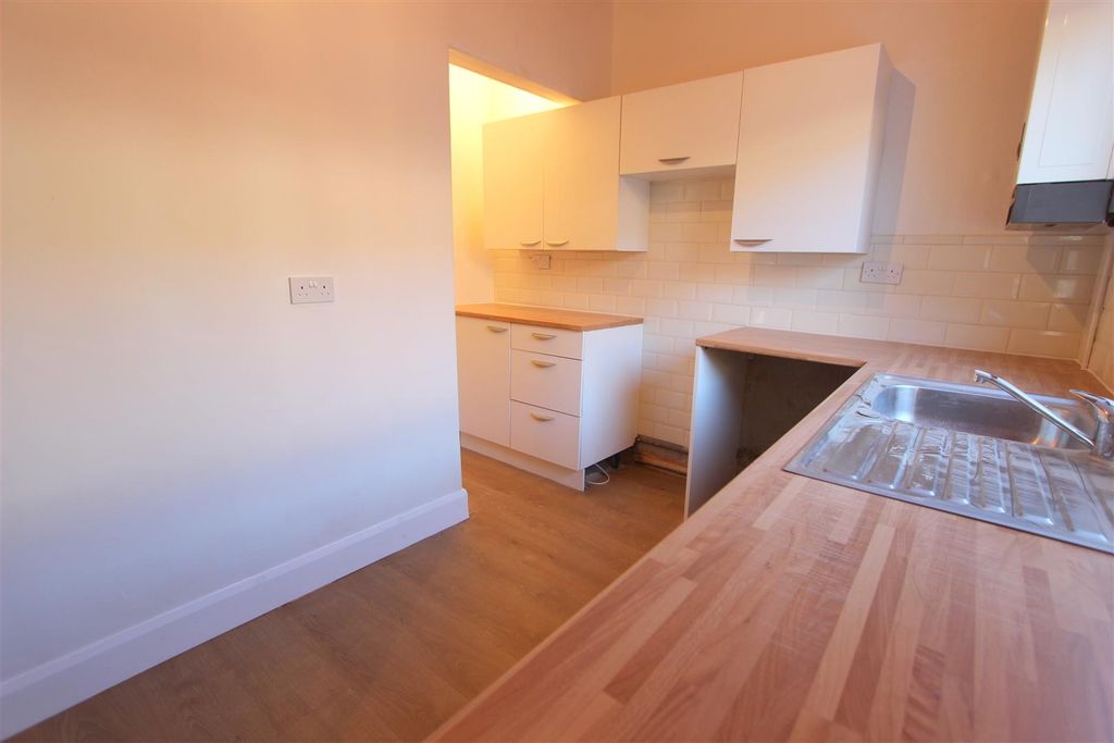 Property photo 2 of 9 Kitchen