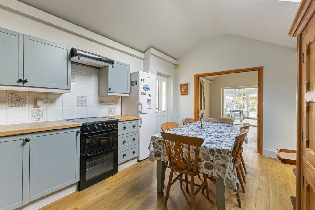 Property photo 3 of 25