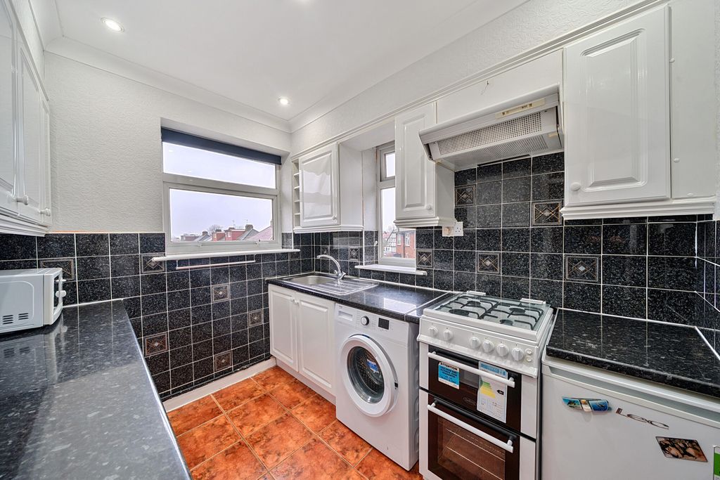 Property photo 3 of 20 1407332-33-698471...