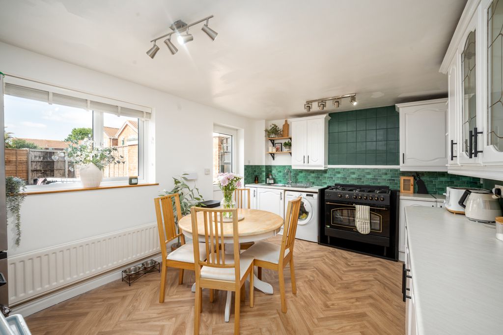 Property photo 3 of 23 07