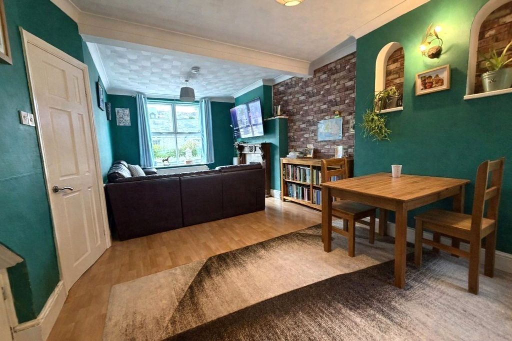 Property photo 2 of 20 Picture No. 16