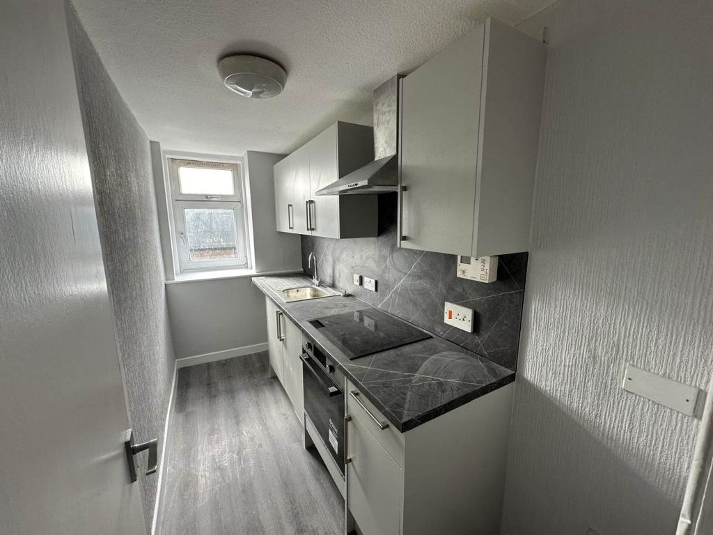 Property photo 2 of 7 1000058217