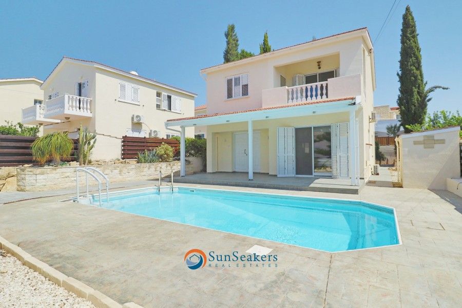 Property photo 2 of 31