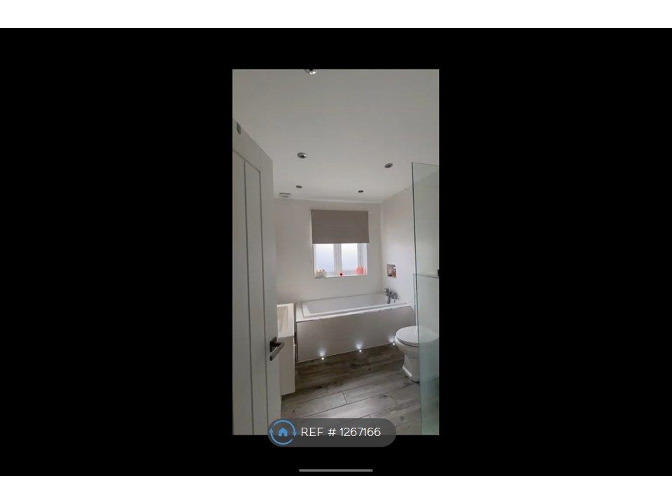 Property photo 2 of 7 Family Bathroom