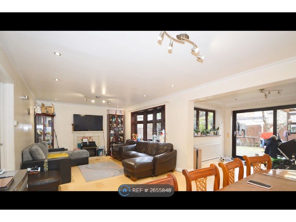 Property photo 2 of 10 Sitting Room