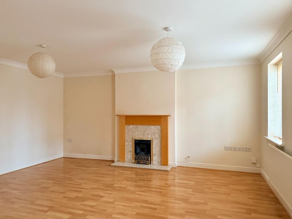 Property photo 3 of 35 Lounge