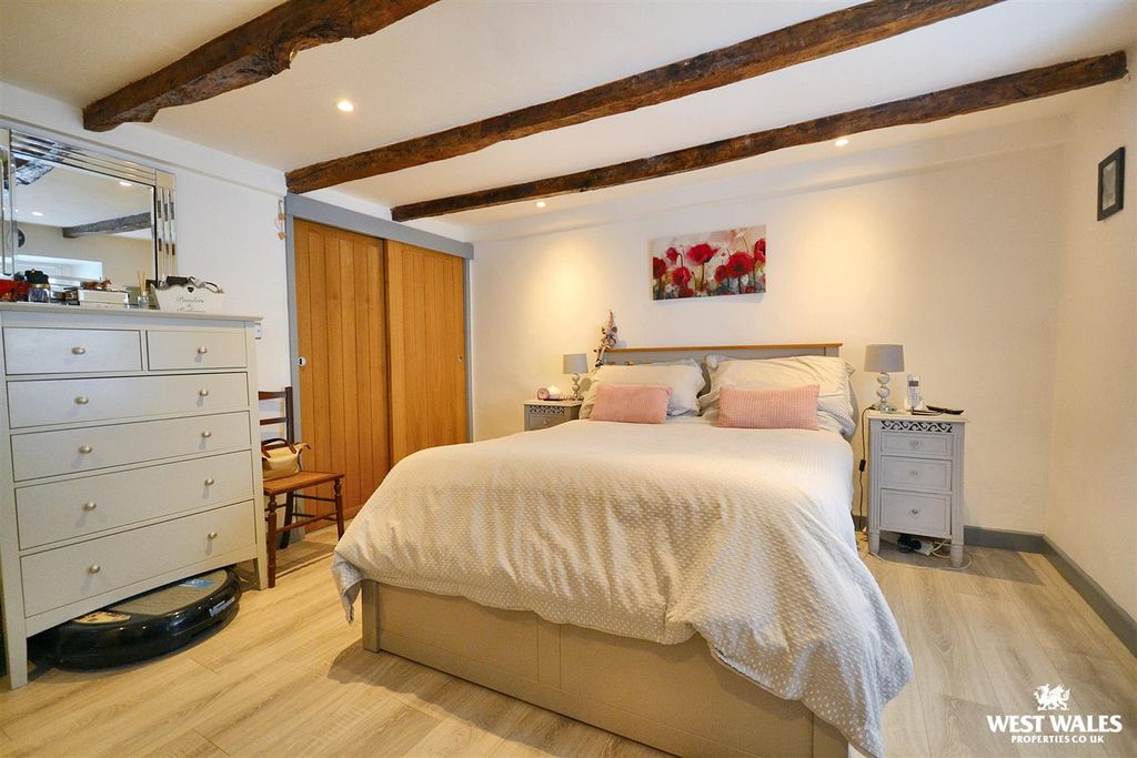 Property photo 3 of 25 Bedroom