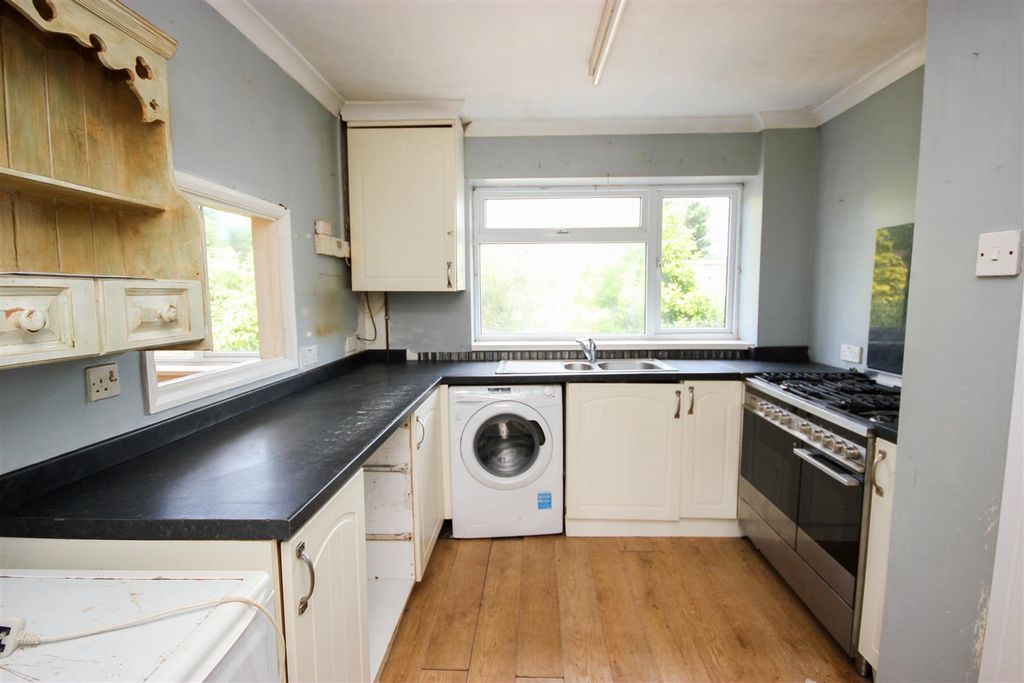 Property photo 2 of 9 Kitchen.Jpg