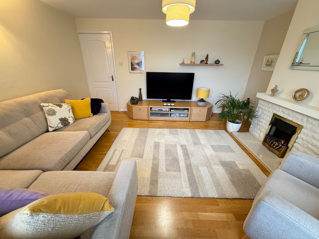 Property photo 3 of 11 4877485