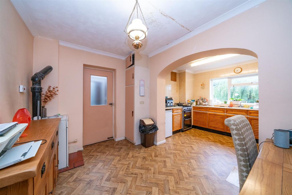 Property photo 3 of 27 Kitchen/Dining Room