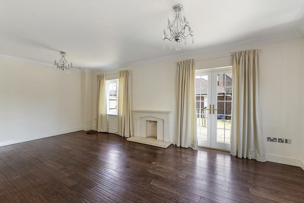 Property photo 3 of 19 1Woodford03.Jpg