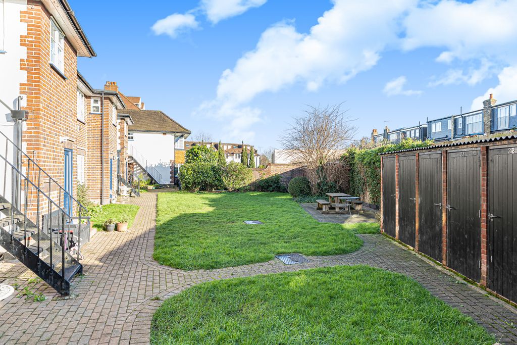 Property photo 2 of 8 Windmill Court (4)