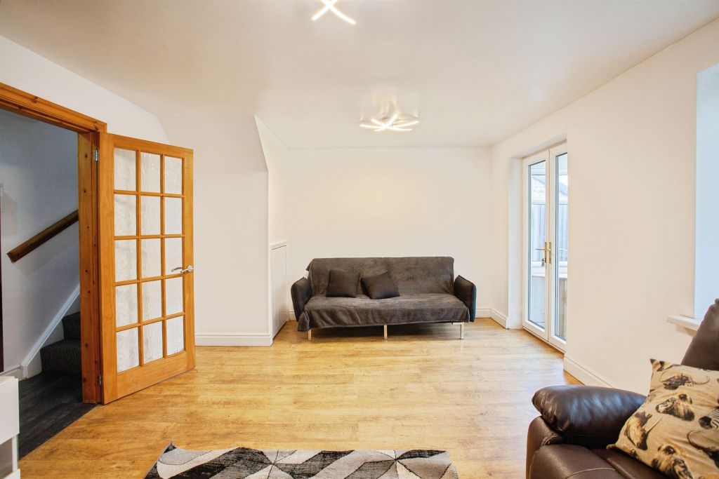 Property photo 2 of 28