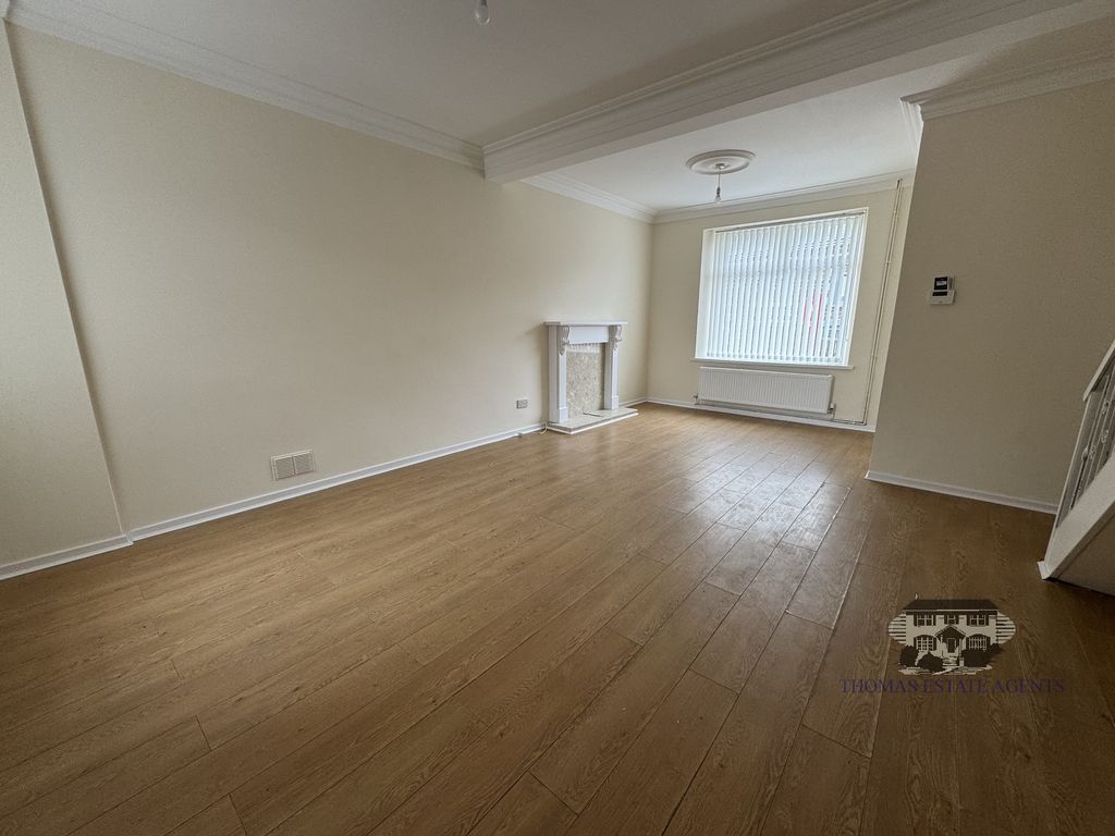 Property photo 2 of 14 Lounge