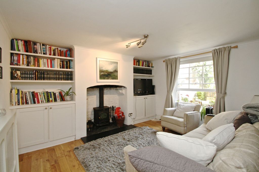 Property photo 2 of 8