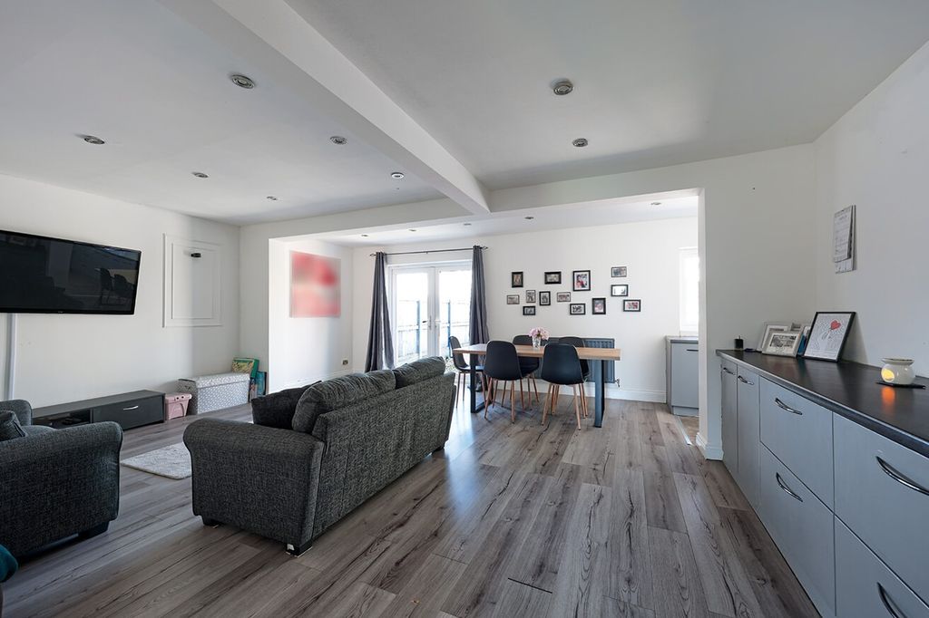 Property photo 3 of 24 4999895