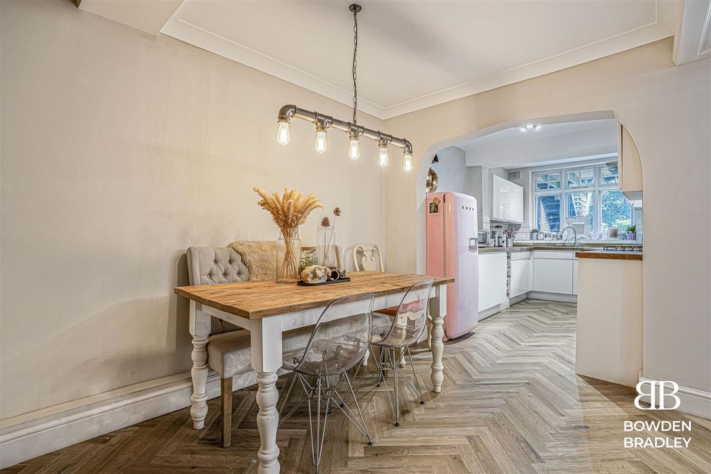 Property photo 2 of 16 Dining Area