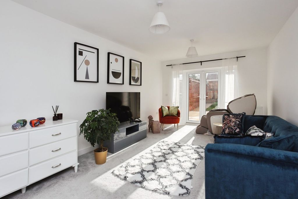 Property photo 2 of 25