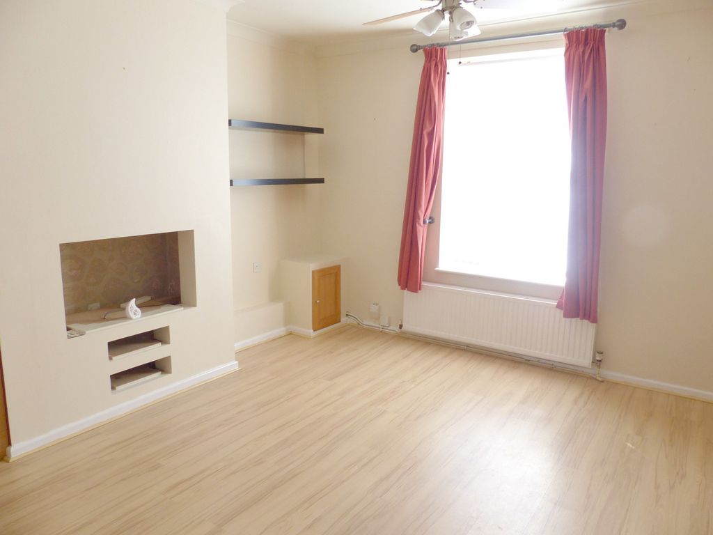 Property photo 3 of 6 Lounge