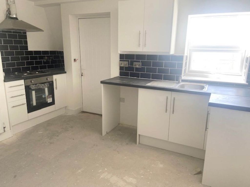 Property photo 2 of 7 St James St 36 F7 Kitchen