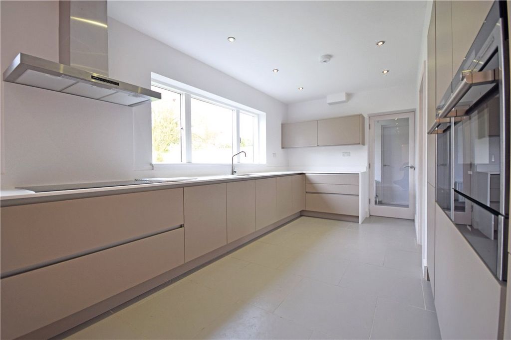 Property photo 2 of 17 Picture No. 12