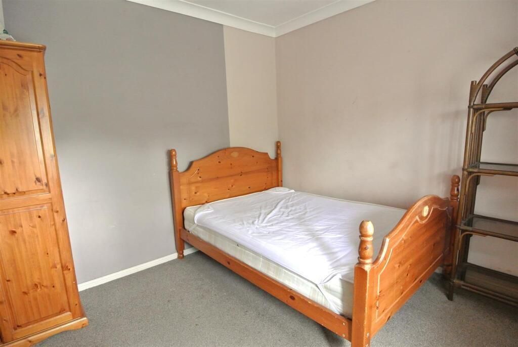 Property photo 3 of 6 Bedroom