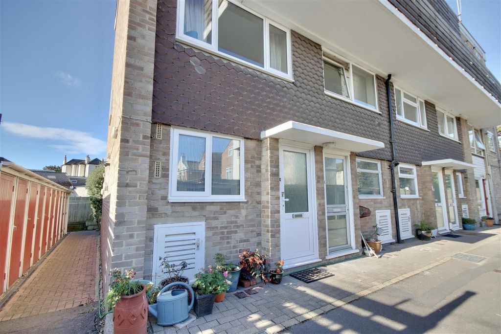 Property photo 1 of 13 Sirus Front.Jpg