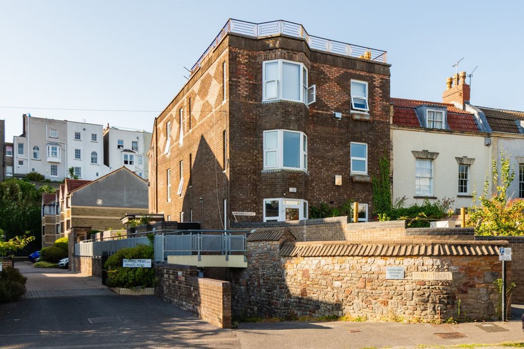 Property photo 1 of 13 External
