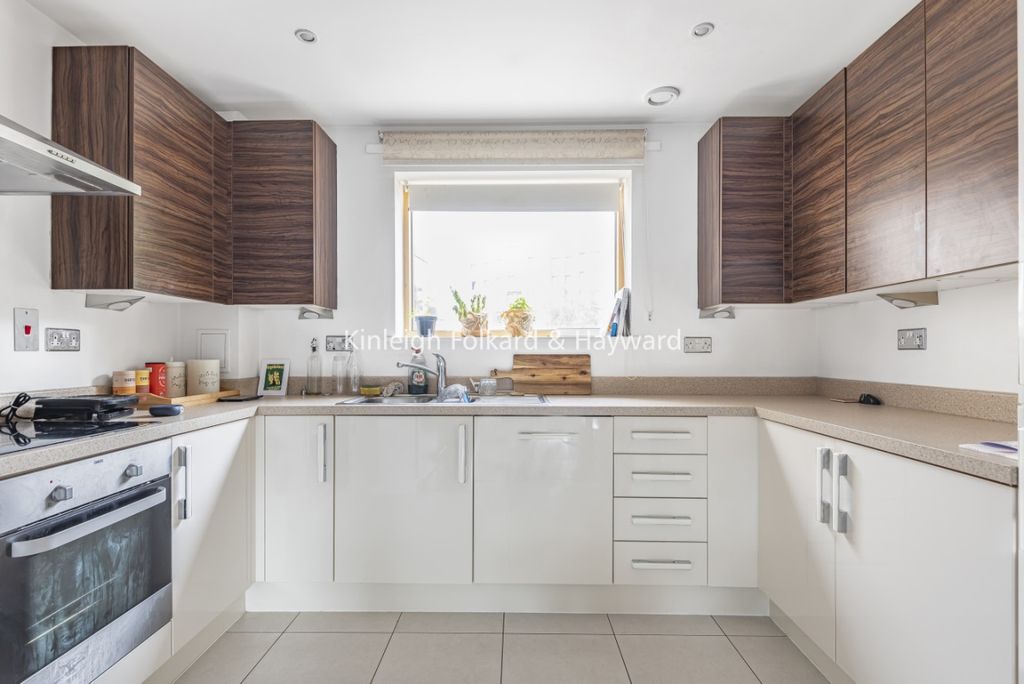 Property photo 1 of 7 F8dc3F23-F165-4B2B-B