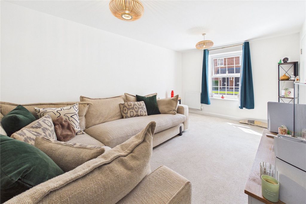 Property photo 2 of 21 Living Room